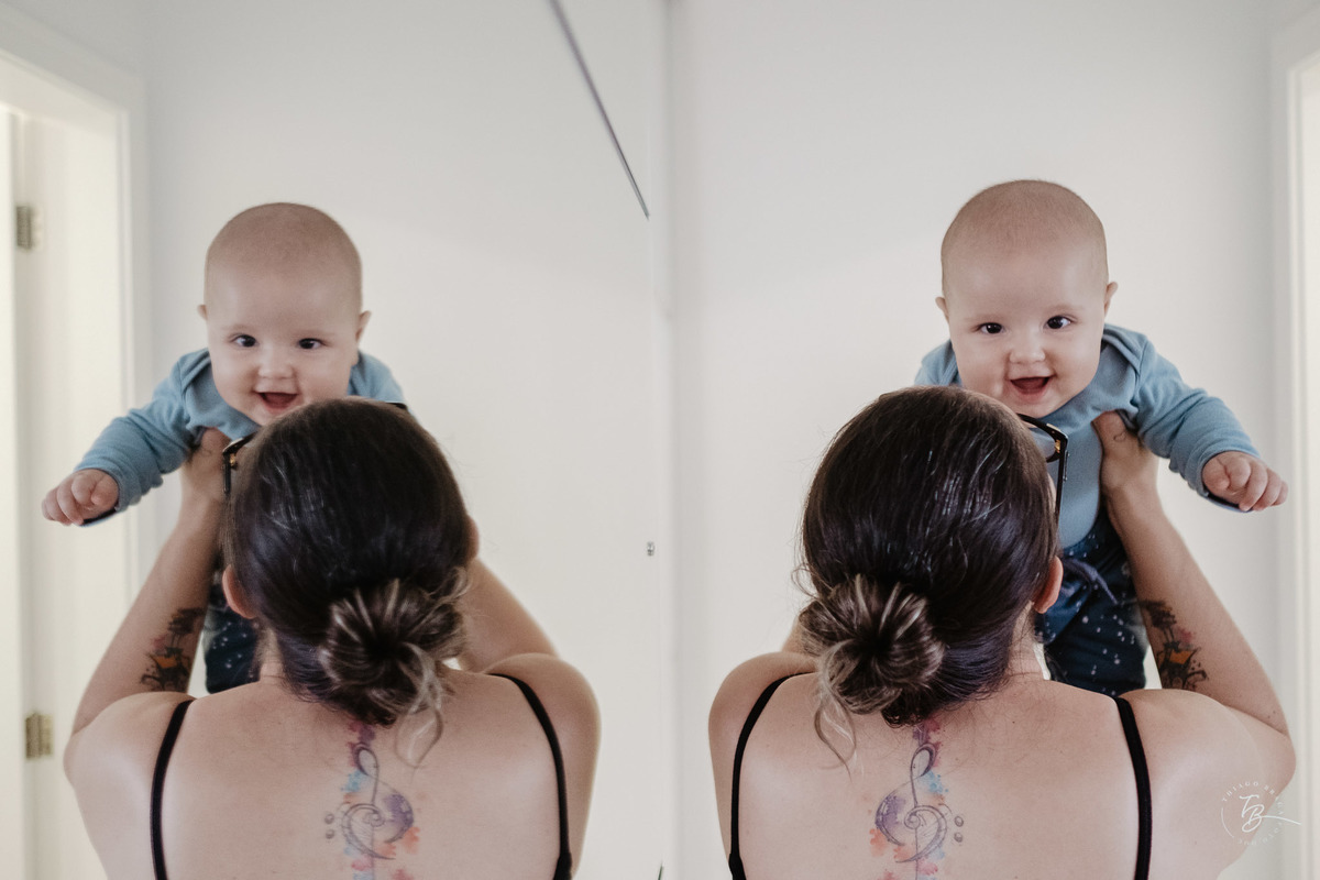 4 meses do Isaac. Ensaio em casa família e bebê por Thiago Braga fotografia.