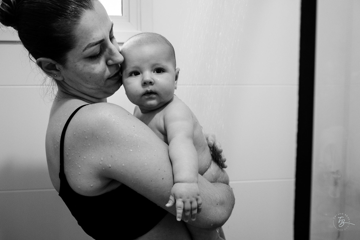 4 meses do Isaac. Ensaio em casa família e bebê por Thiago Braga fotografia.