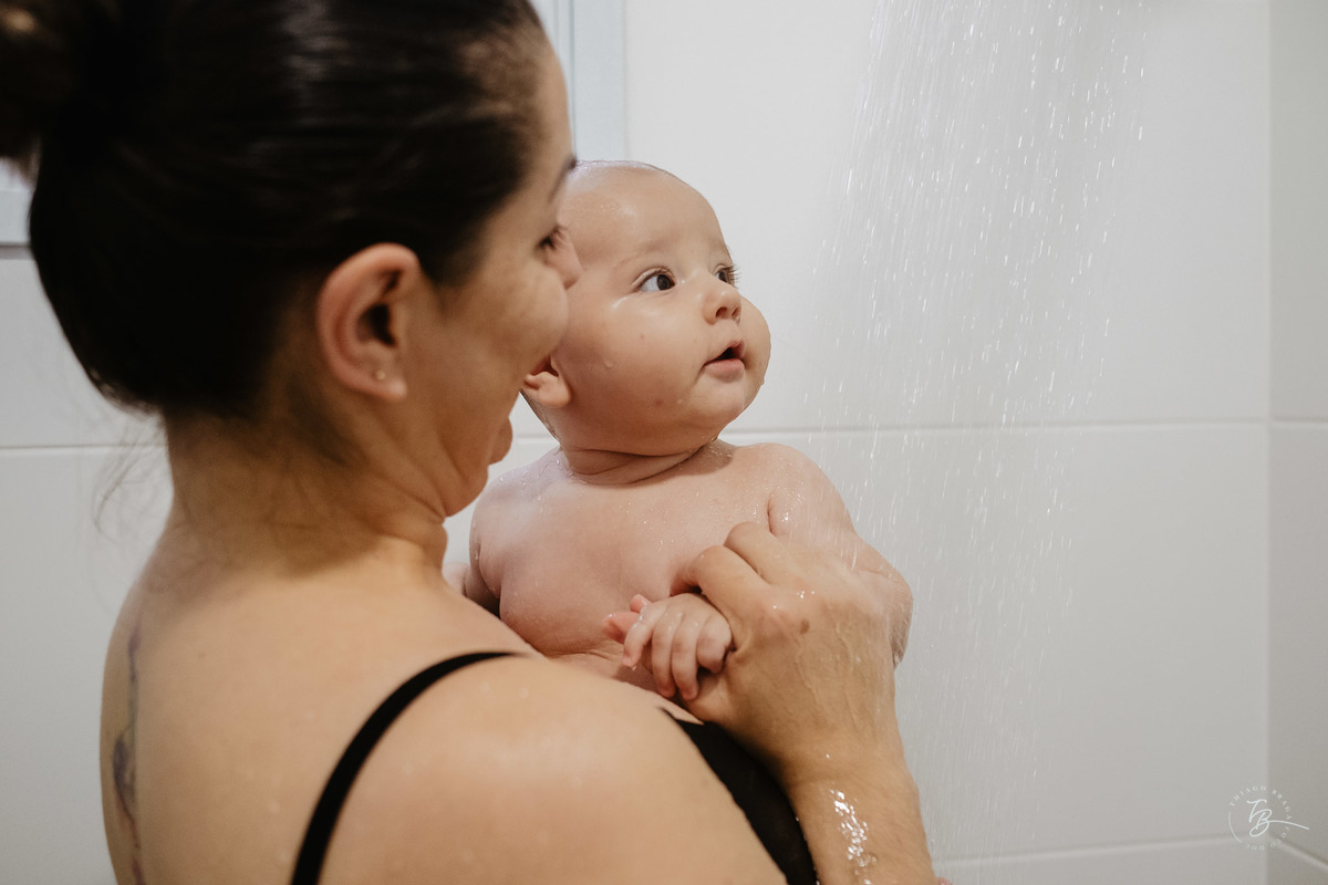 4 meses do Isaac. Ensaio em casa família e bebê por Thiago Braga fotografia.