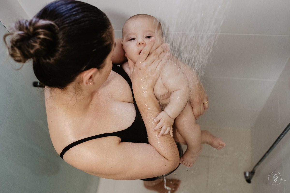 4 meses do Isaac. Ensaio em casa família e bebê por Thiago Braga fotografia.