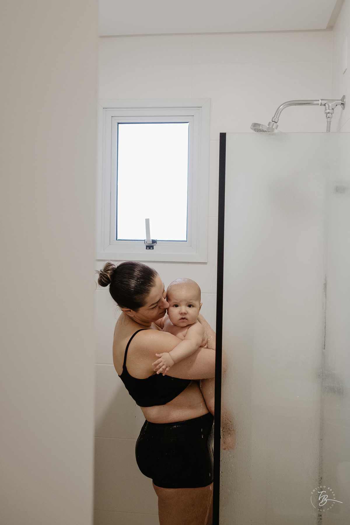 4 meses do Isaac. Ensaio em casa família e bebê por Thiago Braga fotografia.