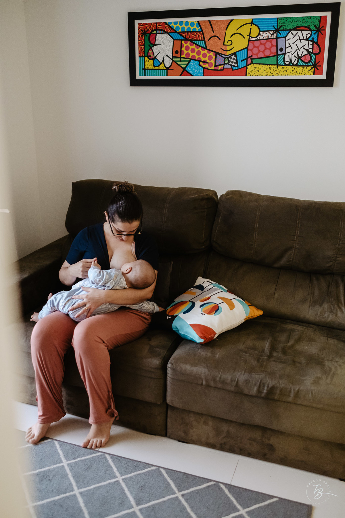 4 meses do Isaac. Ensaio em casa família e bebê por Thiago Braga fotografia.