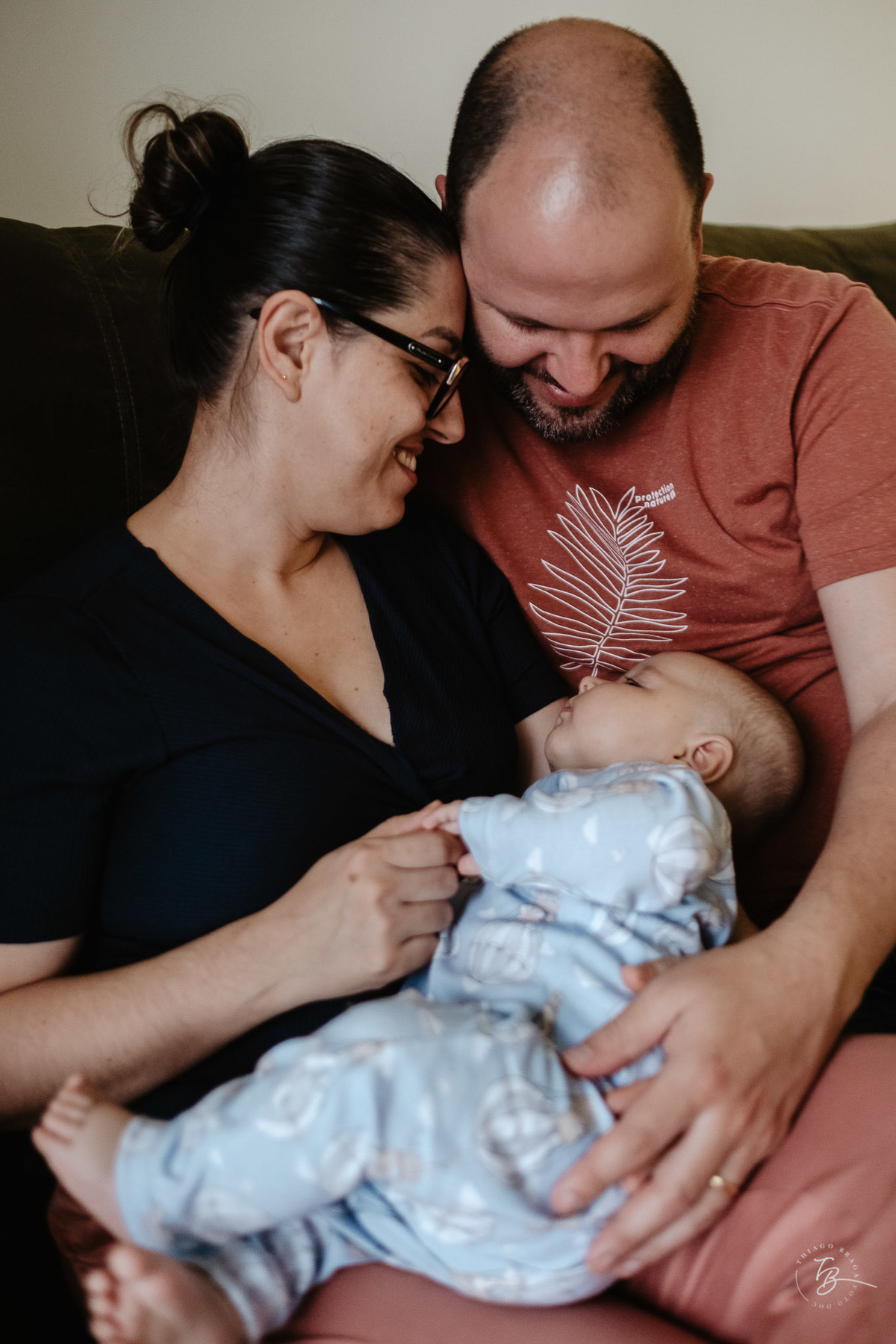 4 meses do Isaac. Ensaio em casa família e bebê por Thiago Braga fotografia.