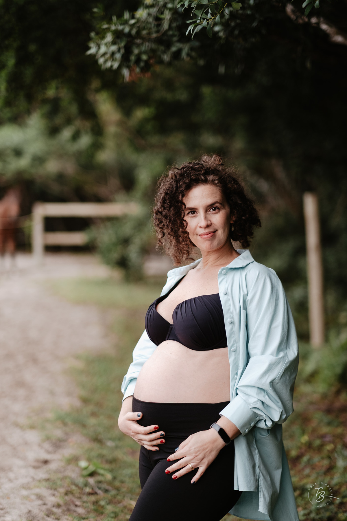 Ensaio gestante a espera do Nando na hípica Equilibre em Florianópolis, campeche por Thiago Braga