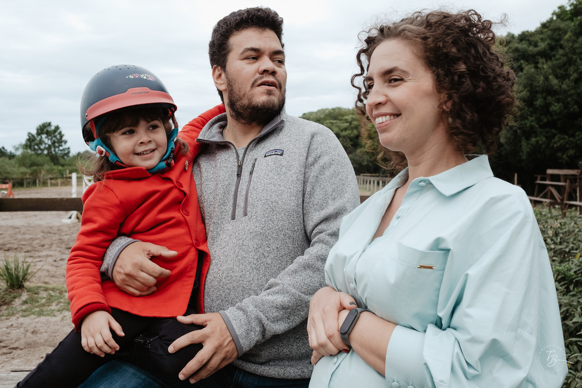 Ensaio gestante a espera do Nando na hípica Equilibre em Florianópolis, campeche por Thiago Braga