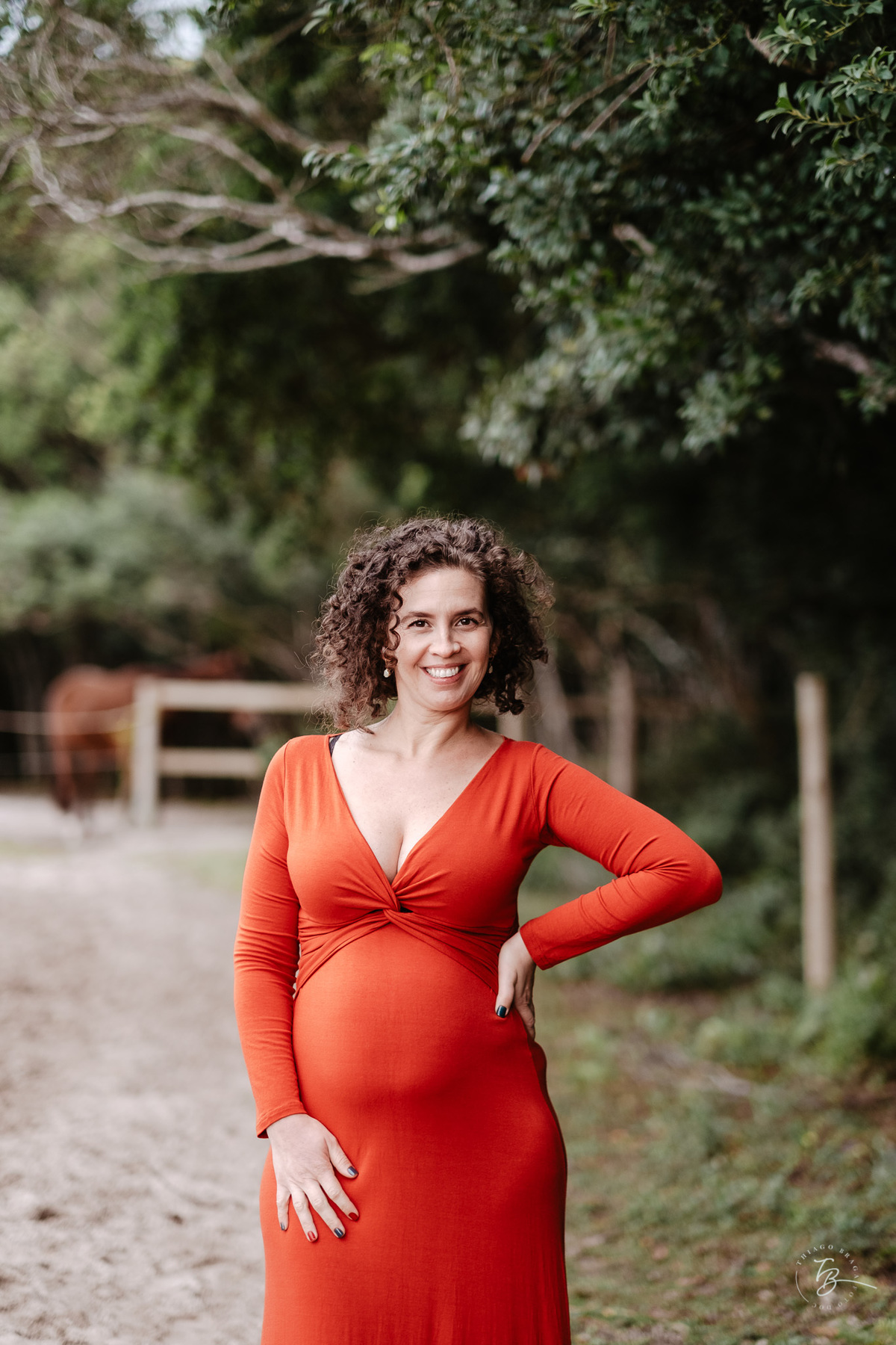 Ensaio gestante a espera do Nando na hípica Equilibre em Florianópolis, campeche por Thiago Braga