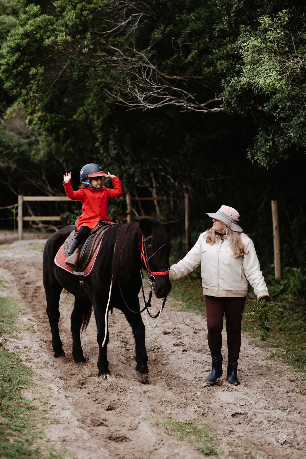 Ensaio gestante a espera do Nando na hípica Equilibre em Florianópolis, campeche por Thiago Braga
