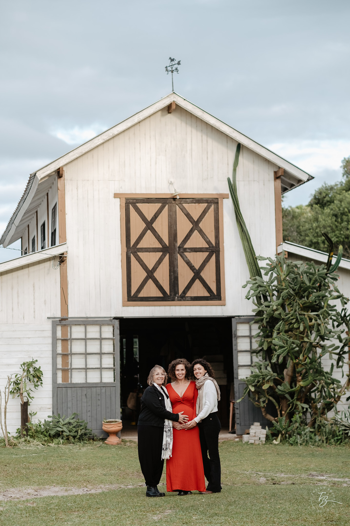 Ensaio gestante a espera do Nando na hípica Equilibre em Florianópolis, campeche por Thiago Braga