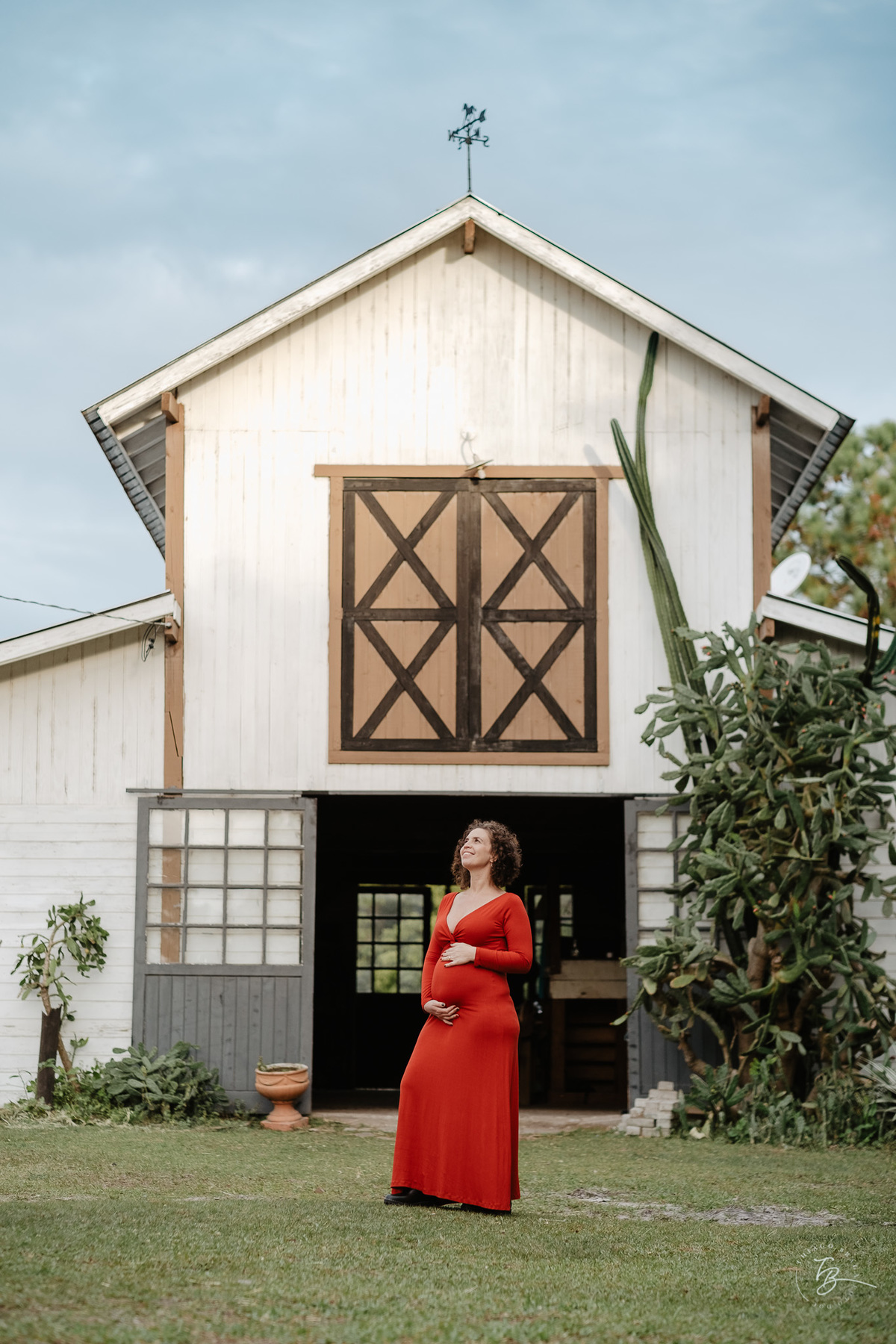 Ensaio gestante a espera do Nando na hípica Equilibre em Florianópolis, campeche por Thiago Braga
