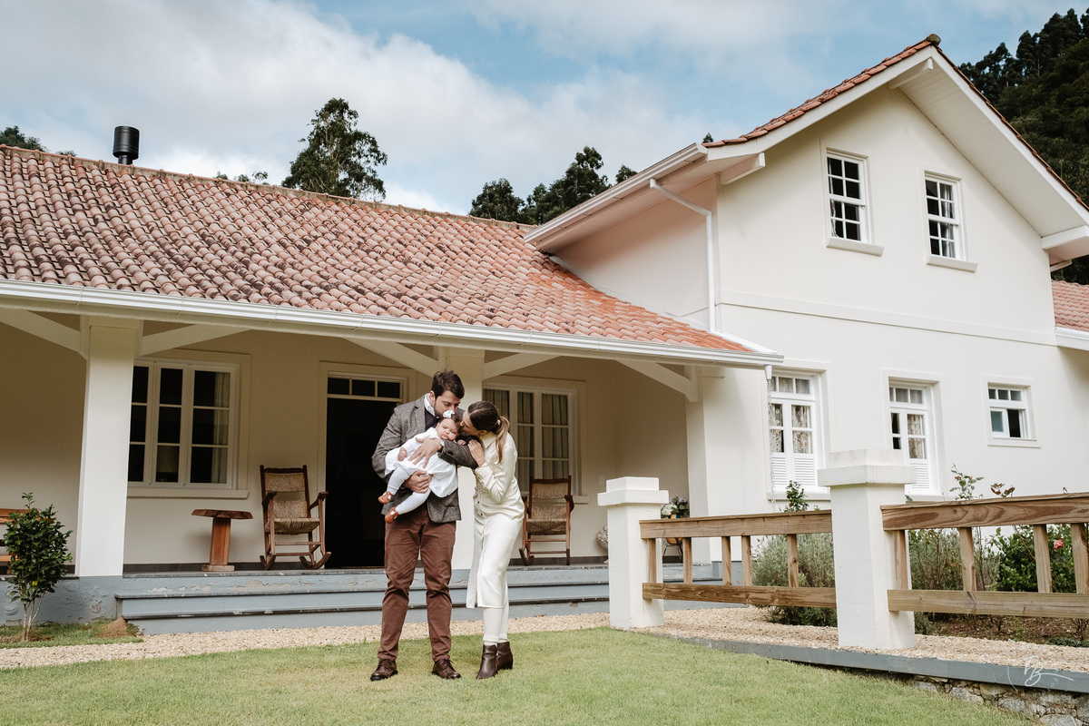 Fotografia de batizado documental em Anitápolis por Thiago Braga