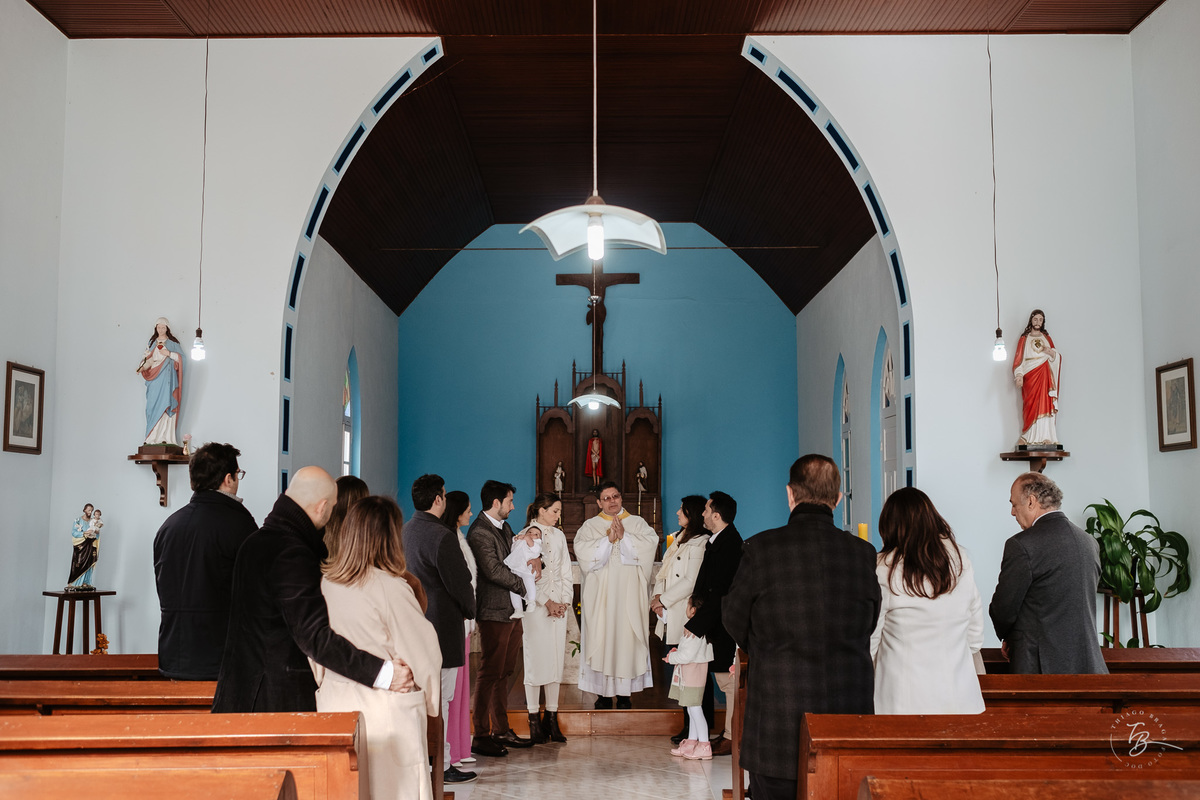 Fotografia de batizado documental em Anitápolis por Thiago Braga