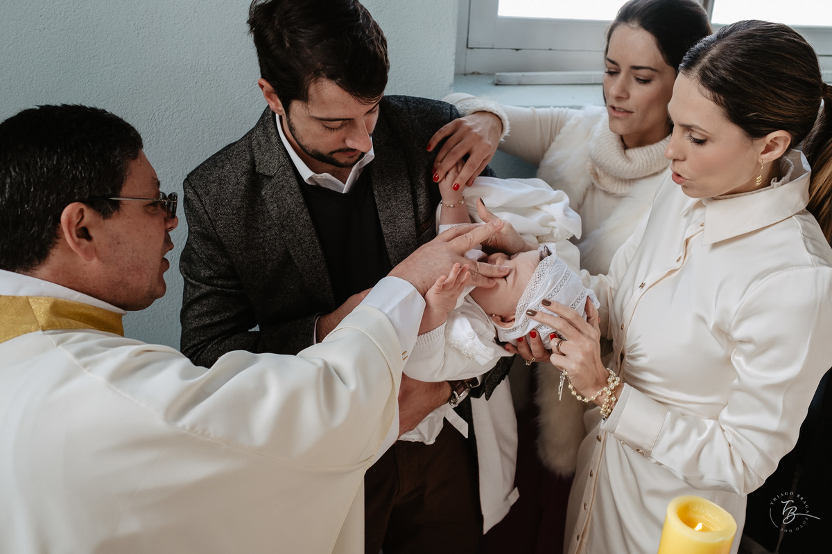 Fotografia de batizado documental em Anitápolis por Thiago Braga