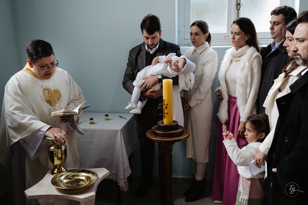 Fotografia de batizado documental em Anitápolis por Thiago Braga