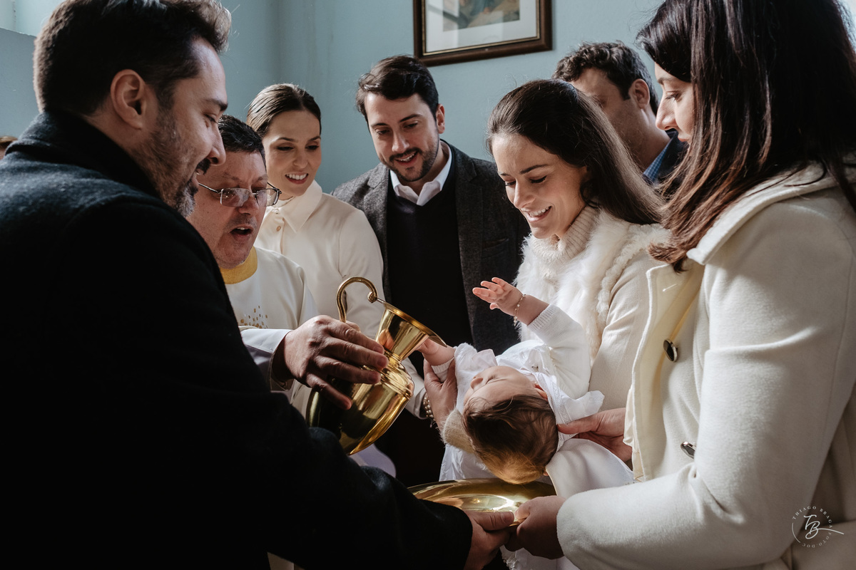 Fotografia de batizado documental em Anitápolis por Thiago Braga