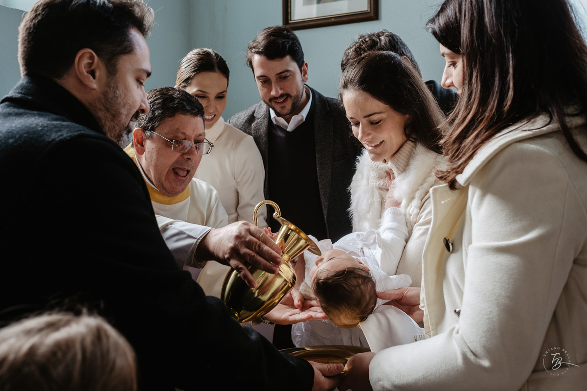 Fotografia de batizado documental em Anitápolis por Thiago Braga