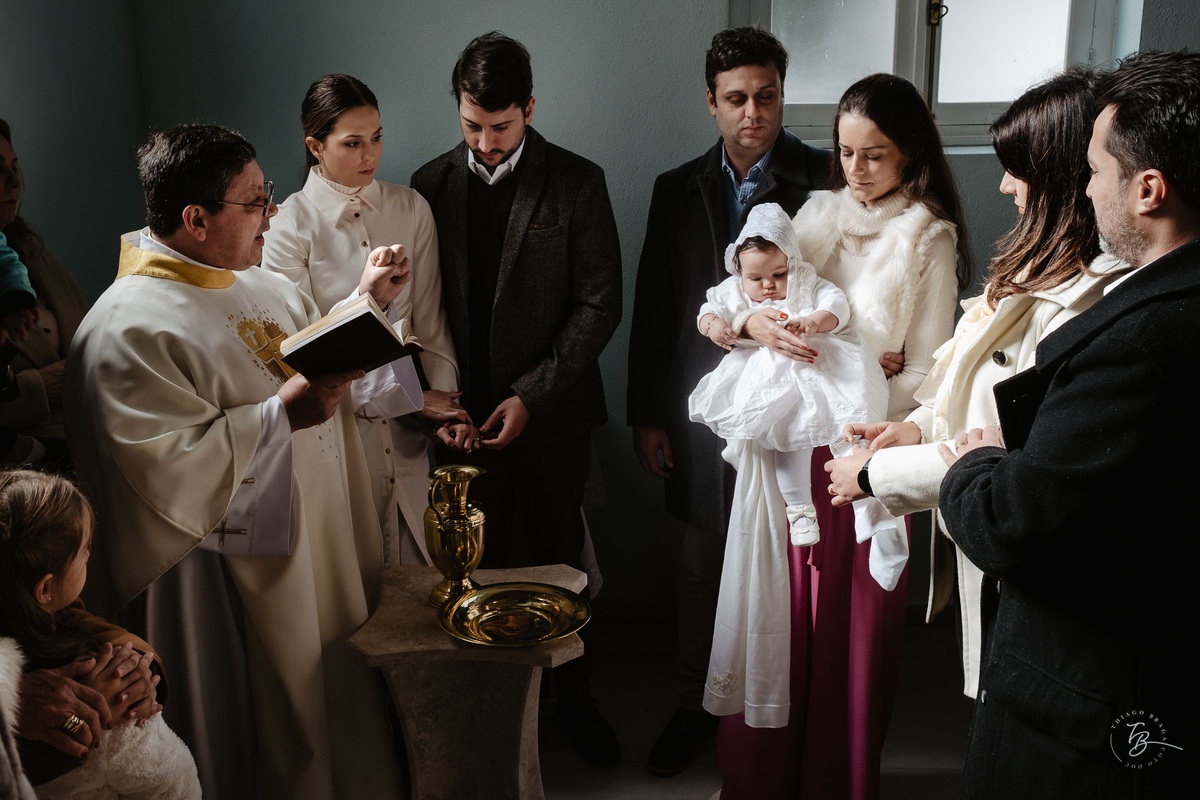 Fotografia de batizado documental em Anitápolis por Thiago Braga