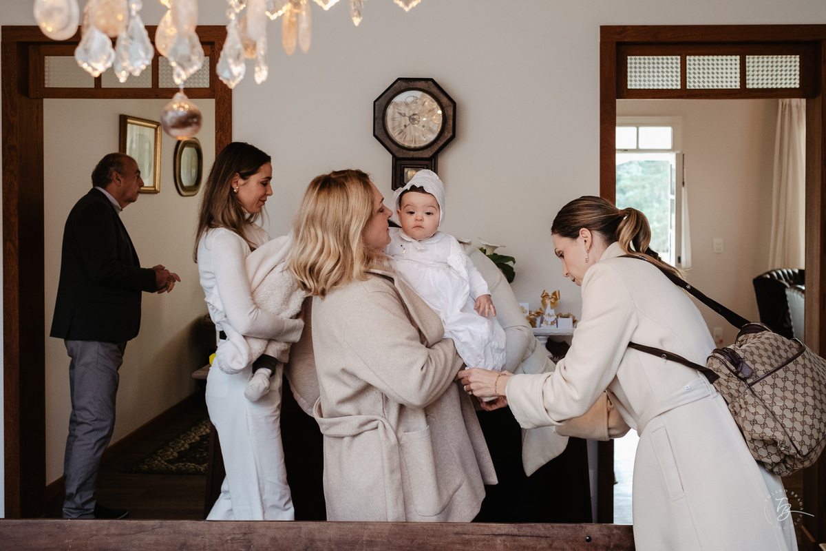Fotografia de batizado documental em Anitápolis por Thiago Braga