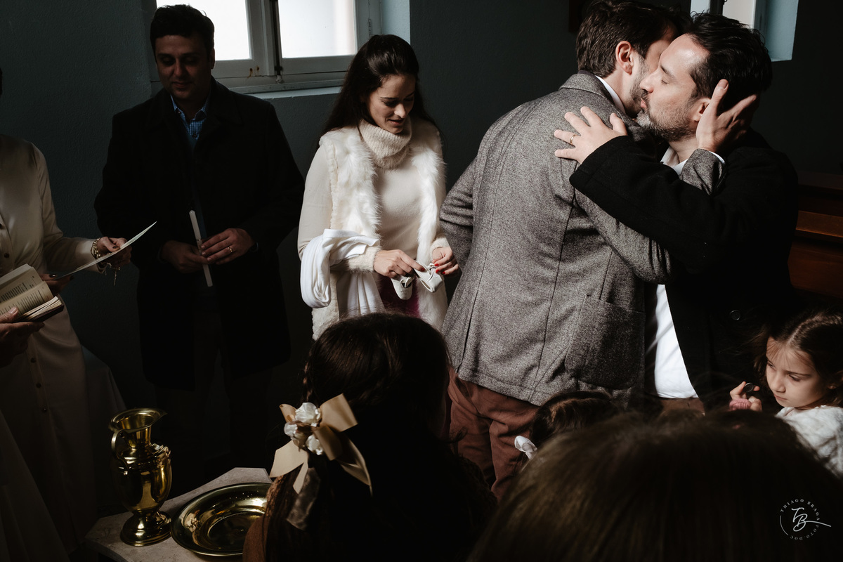 Fotografia de batizado documental em Anitápolis por Thiago Braga