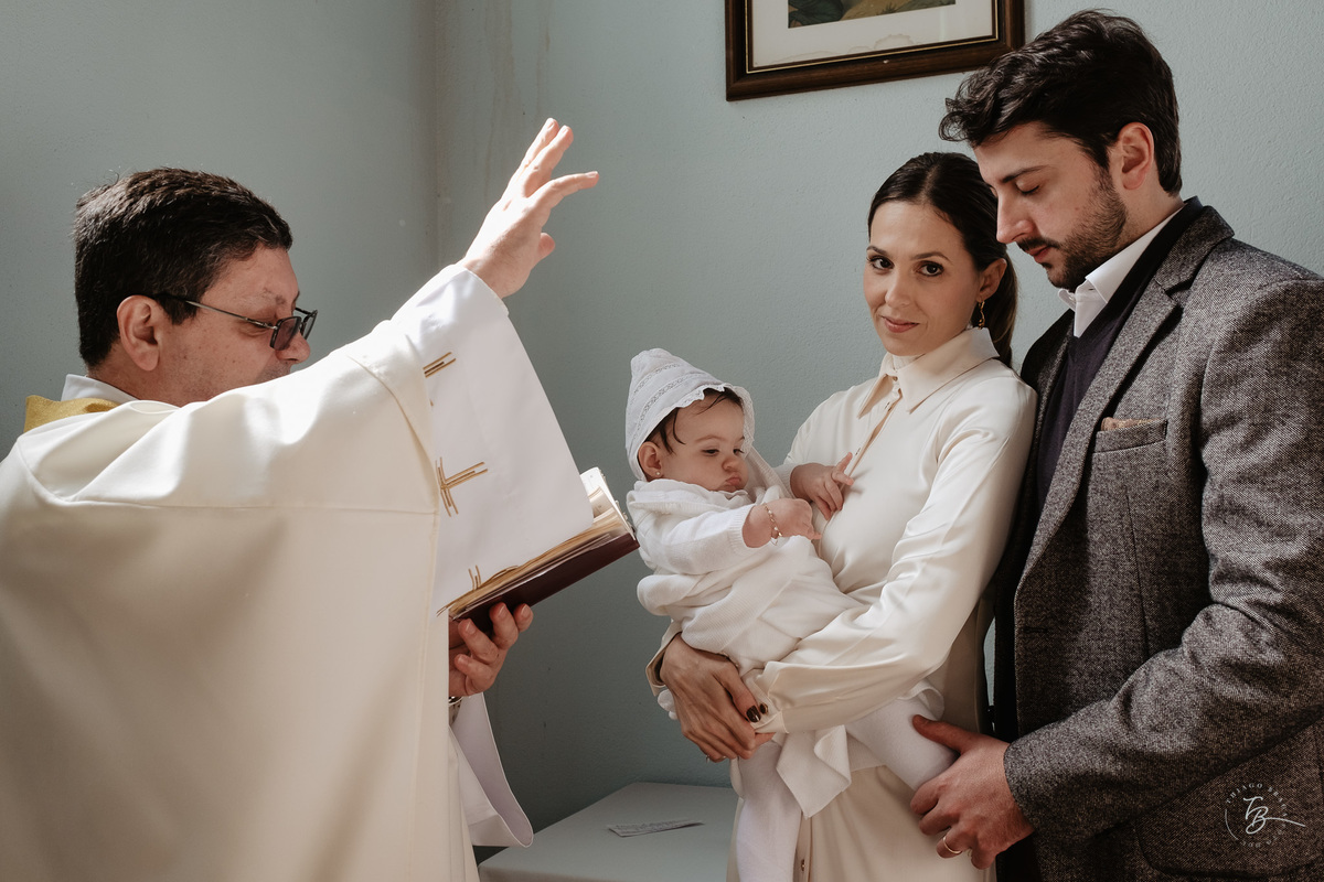 Fotografia de batizado documental em Anitápolis por Thiago Braga