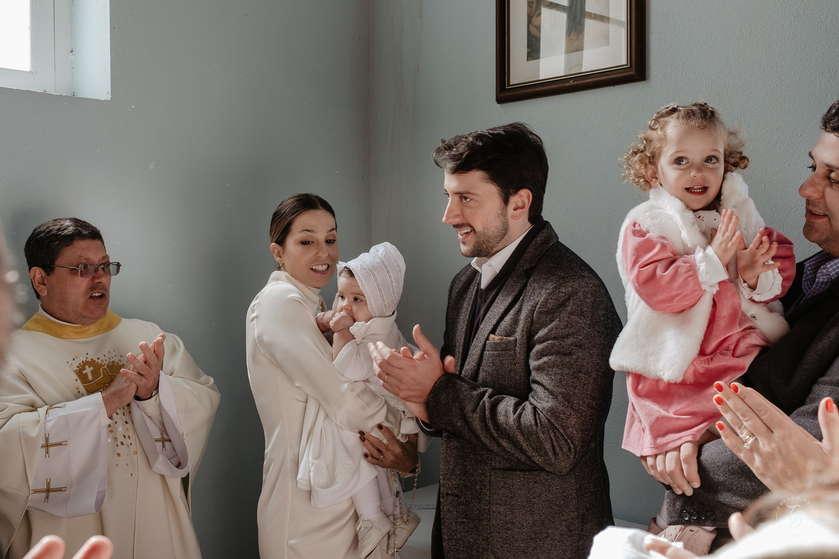 Fotografia de batizado documental em Anitápolis por Thiago Braga