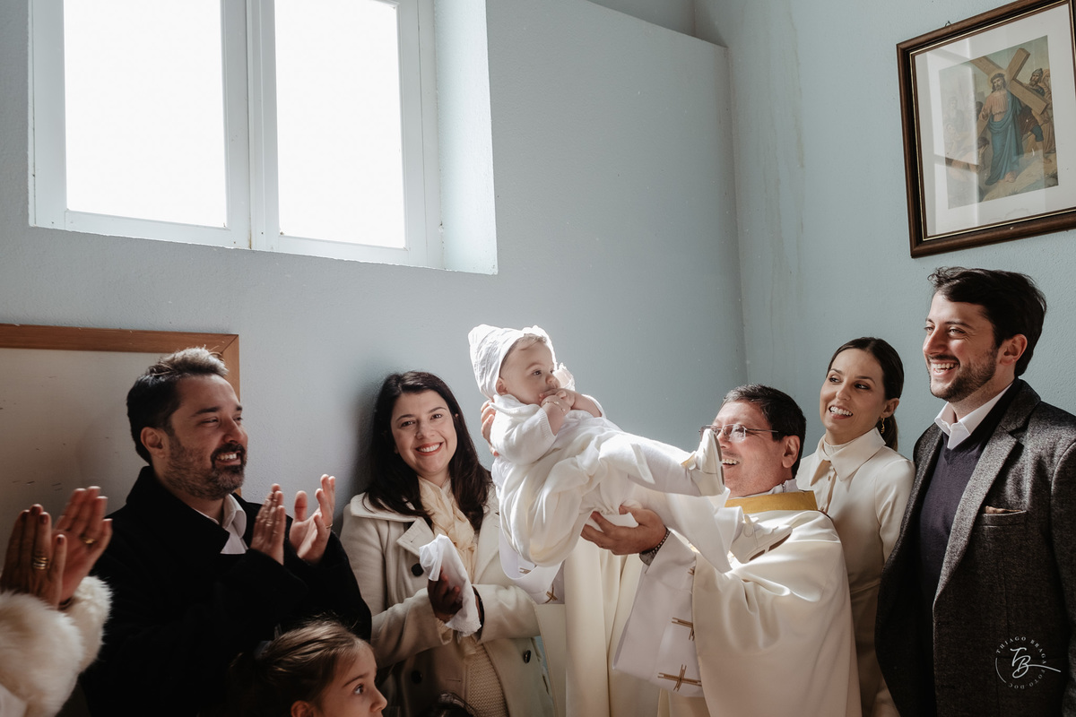 Fotografia de batizado documental em Anitápolis por Thiago Braga