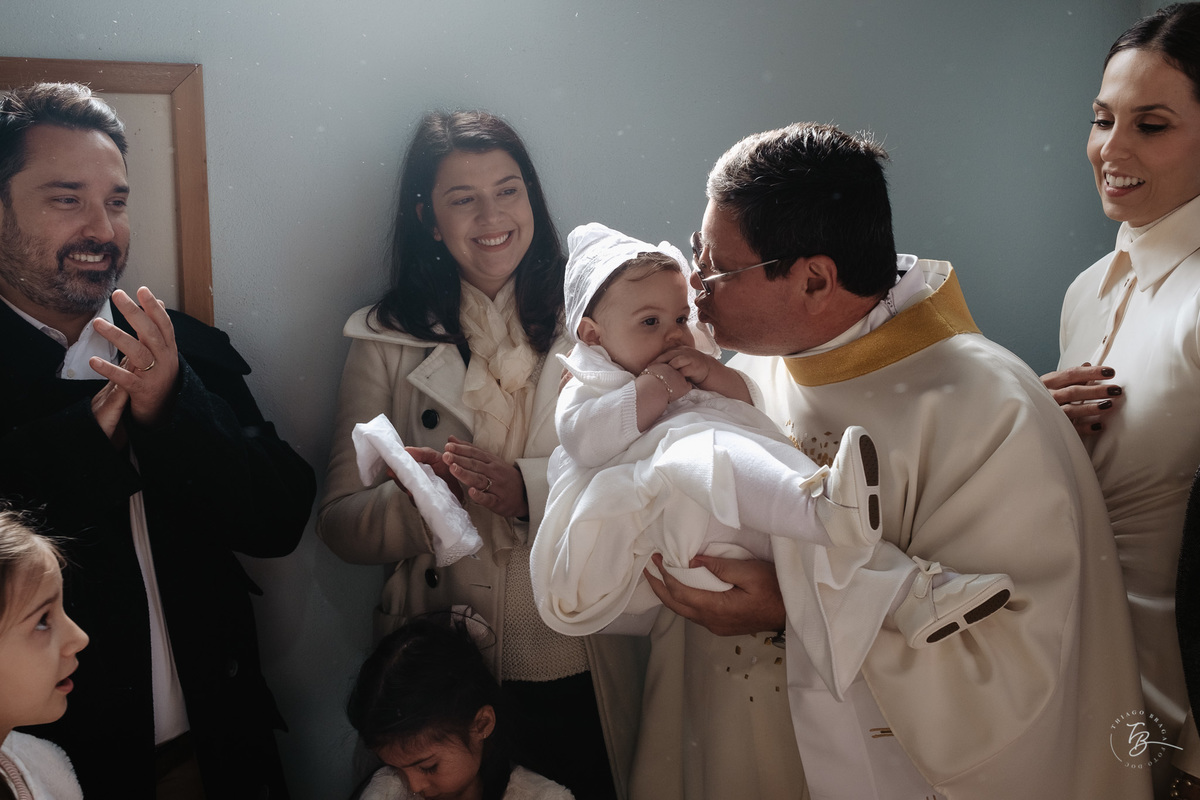 Fotografia de batizado documental em Anitápolis por Thiago Braga