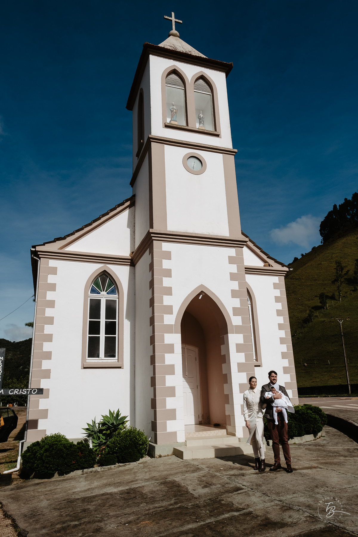 Fotografia de batizado documental em Anitápolis por Thiago Braga
