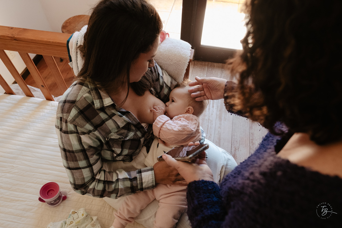 Fotografia documental de aniversário, o dia da Juju, por Thiago Braga Fotografia na Cabana do Vale em Águas Mornas/SC.