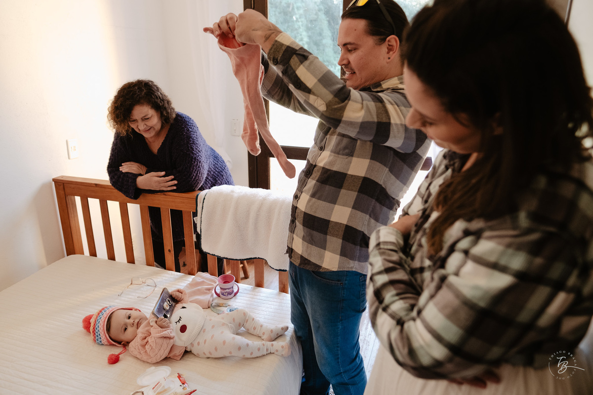 Fotografia documental de aniversário, o dia da Juju, por Thiago Braga Fotografia na Cabana do Vale em Águas Mornas/SC.