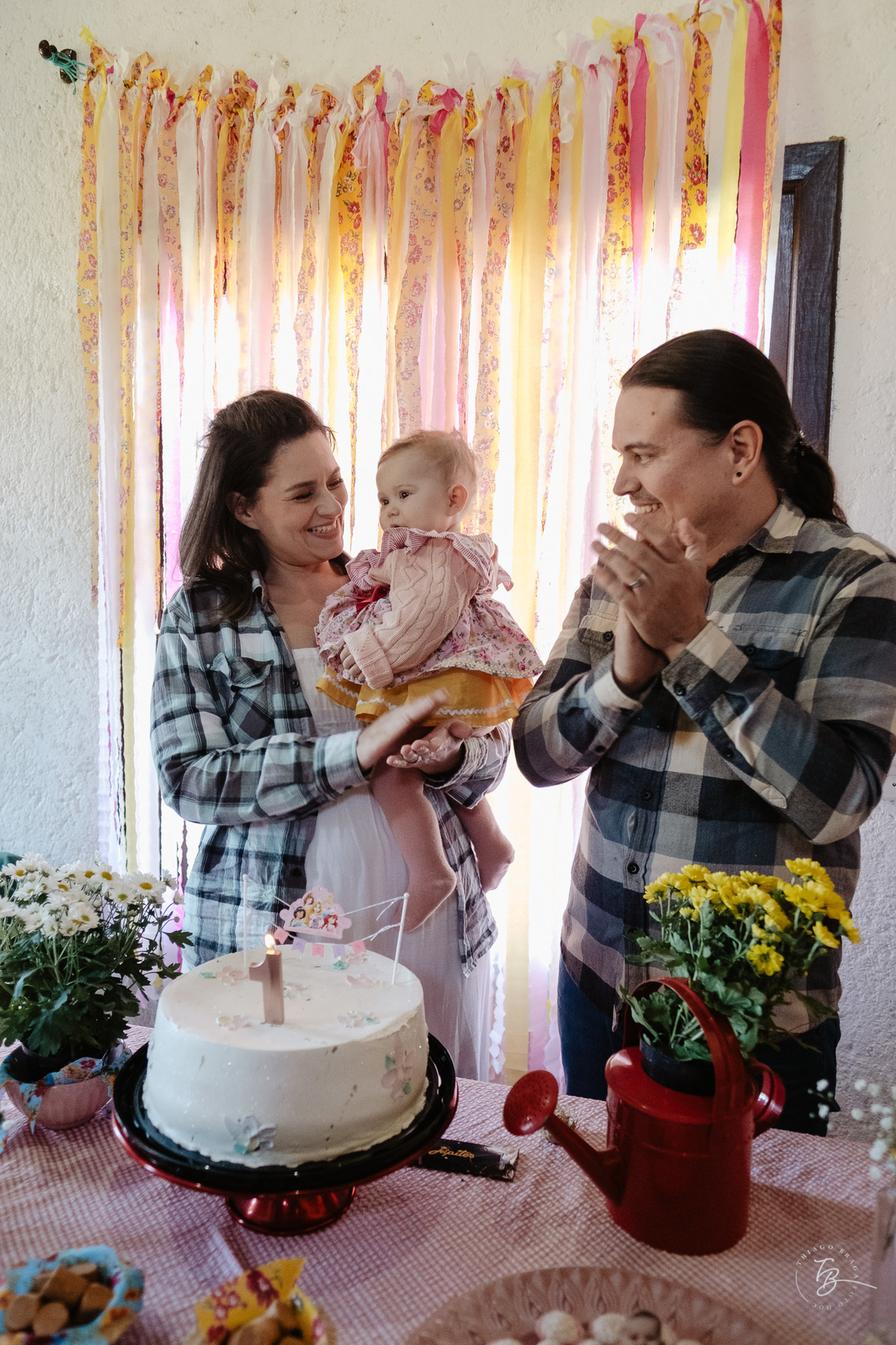 Fotografia documental de aniversário, o dia da Juju, por Thiago Braga Fotografia na Cabana do Vale em Águas Mornas/SC.