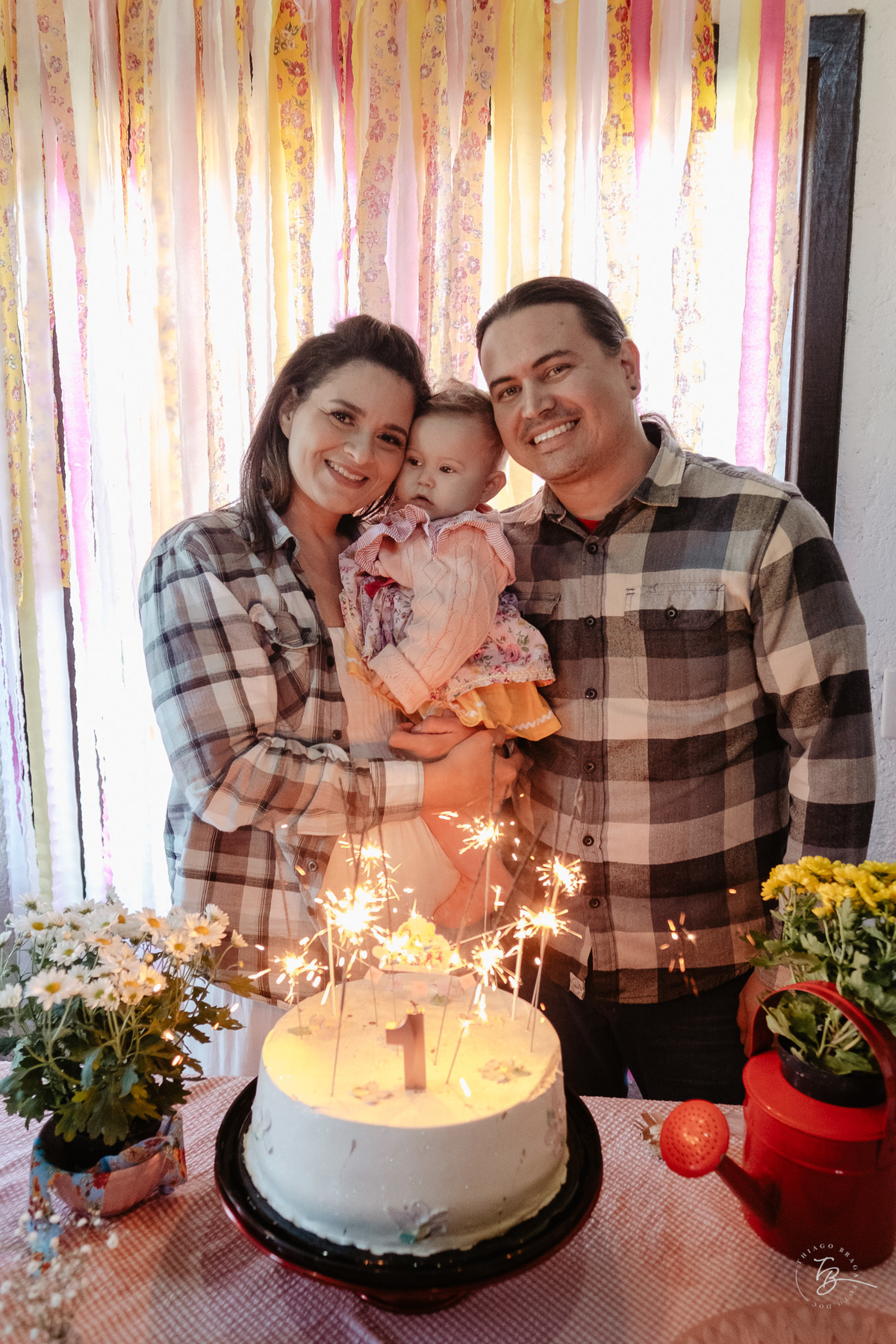 Fotografia documental de aniversário, o dia da Juju, por Thiago Braga Fotografia na Cabana do Vale em Águas Mornas/SC.