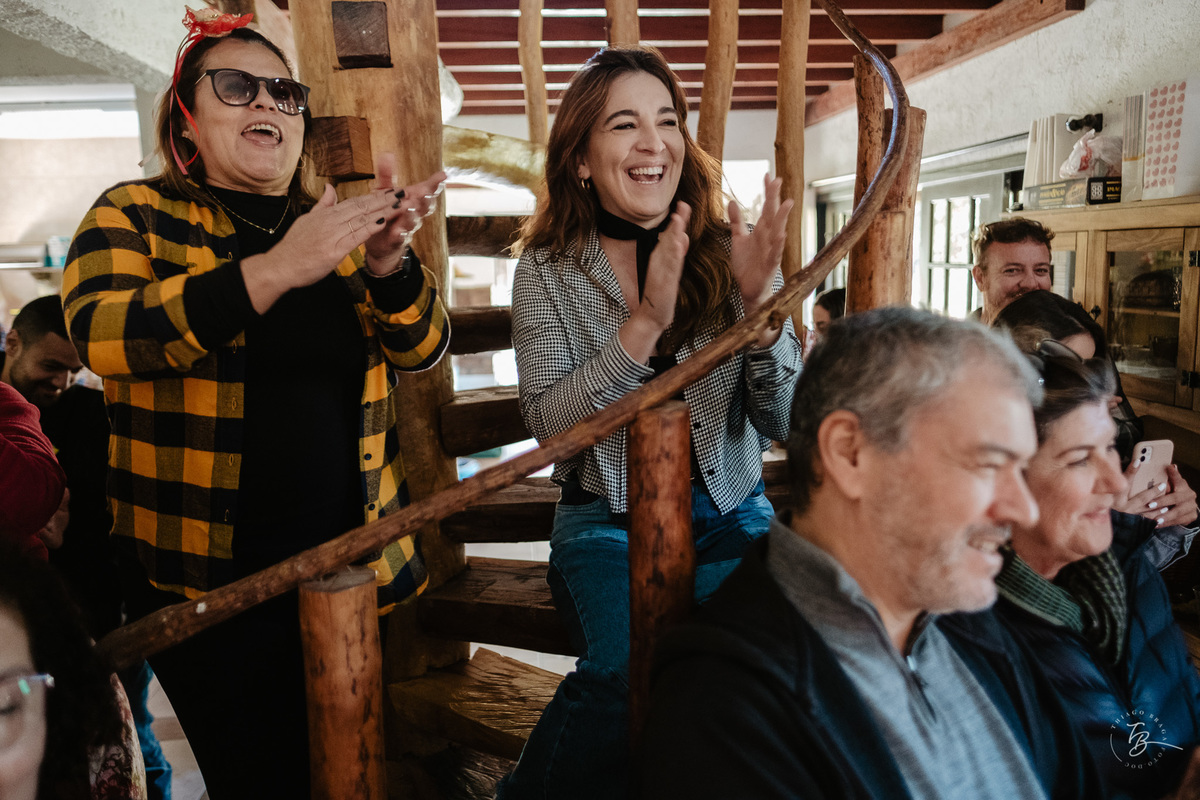 Fotografia documental de aniversário, o dia da Juju, por Thiago Braga Fotografia na Cabana do Vale em Águas Mornas/SC.