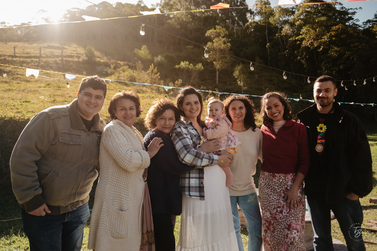 Fotografia documental de aniversário, o dia da Juju, por Thiago Braga Fotografia na Cabana do Vale em Águas Mornas/SC.
