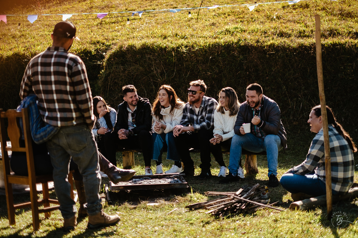Fotografia documental de aniversário, o dia da Juju, por Thiago Braga Fotografia na Cabana do Vale em Águas Mornas/SC.