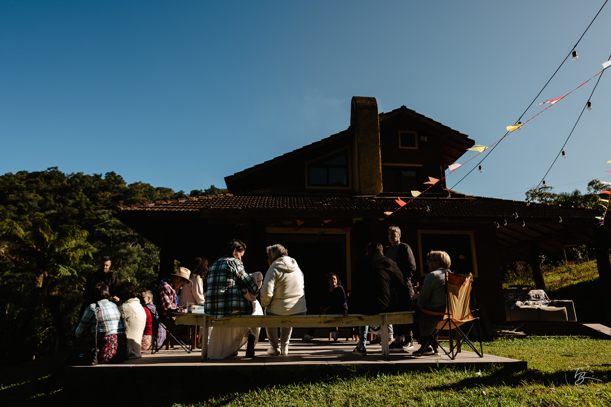 Fotografia documental de aniversário, o dia da Juju, por Thiago Braga Fotografia na Cabana do Vale em Águas Mornas/SC.