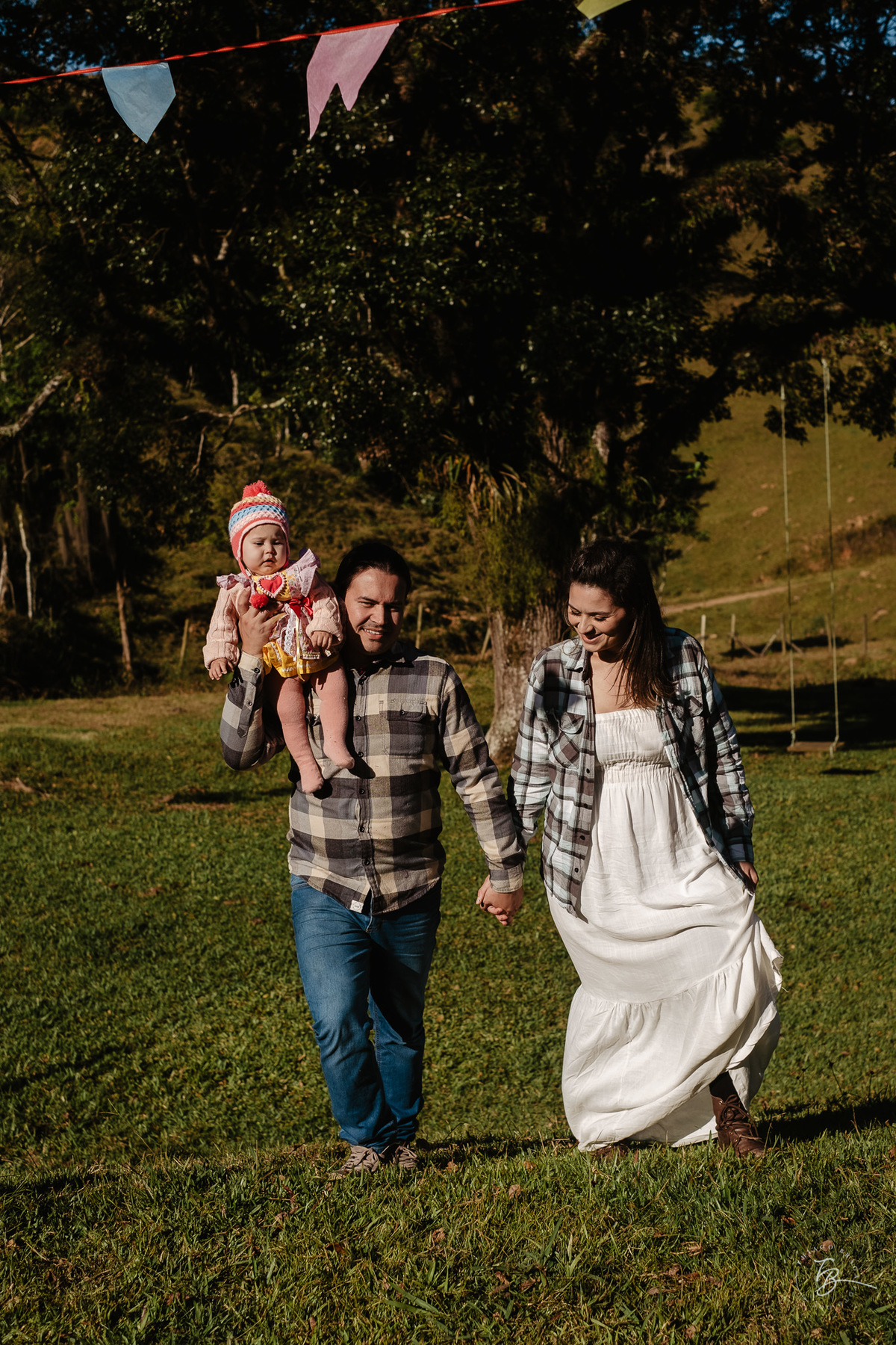 Fotografia documental de aniversário, o dia da Juju, por Thiago Braga Fotografia na Cabana do Vale em Águas Mornas/SC.