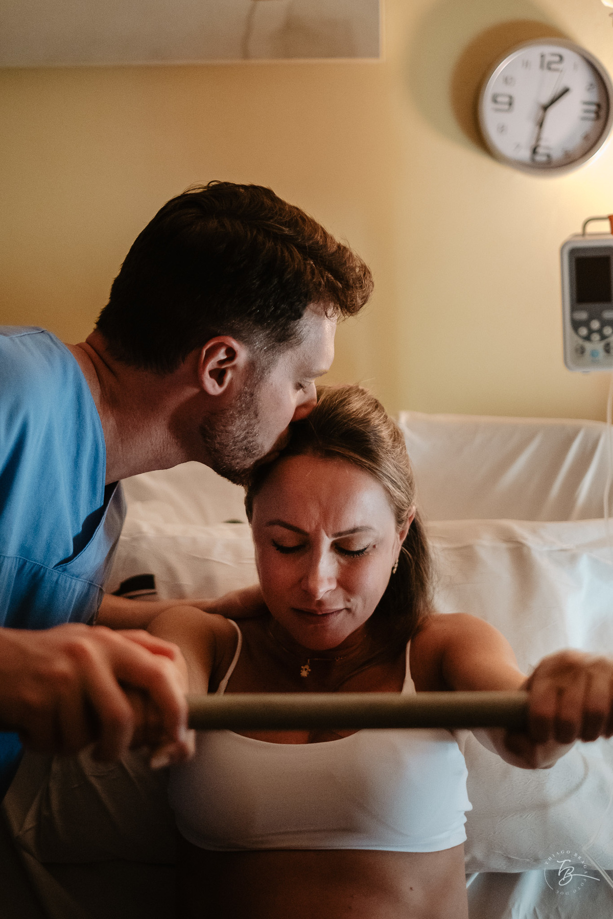 Fotografia de parto normal, na maternidade ilha por Thiago Braga