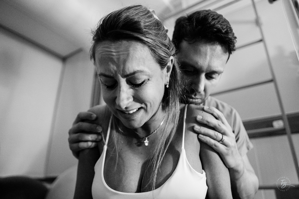 Fotografia de parto normal, na maternidade ilha por Thiago Braga