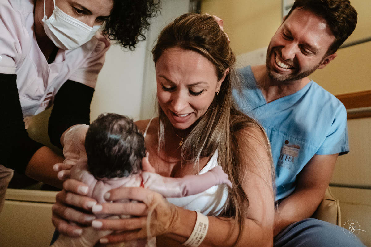 Fotografia de parto normal, na maternidade ilha por Thiago Braga
