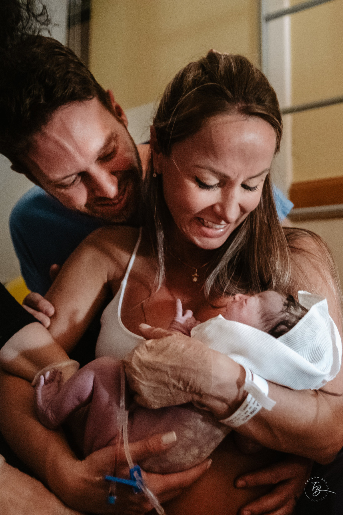 Fotografia de parto normal, na maternidade ilha por Thiago Braga