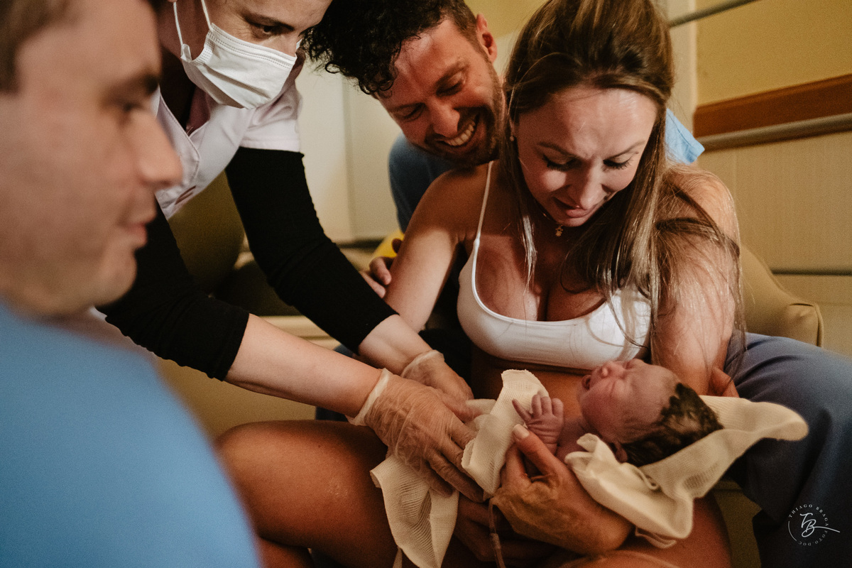 Fotografia de parto normal, na maternidade ilha por Thiago Braga