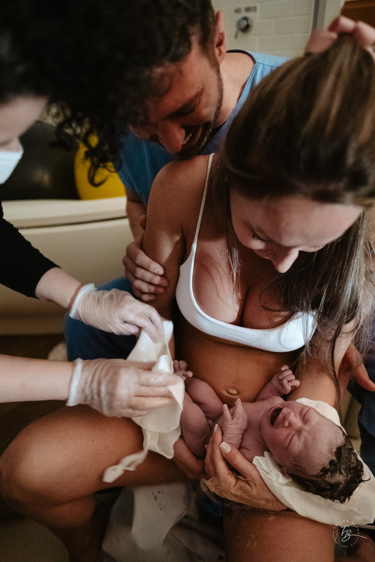 Fotografia de parto normal, na maternidade ilha por Thiago Braga