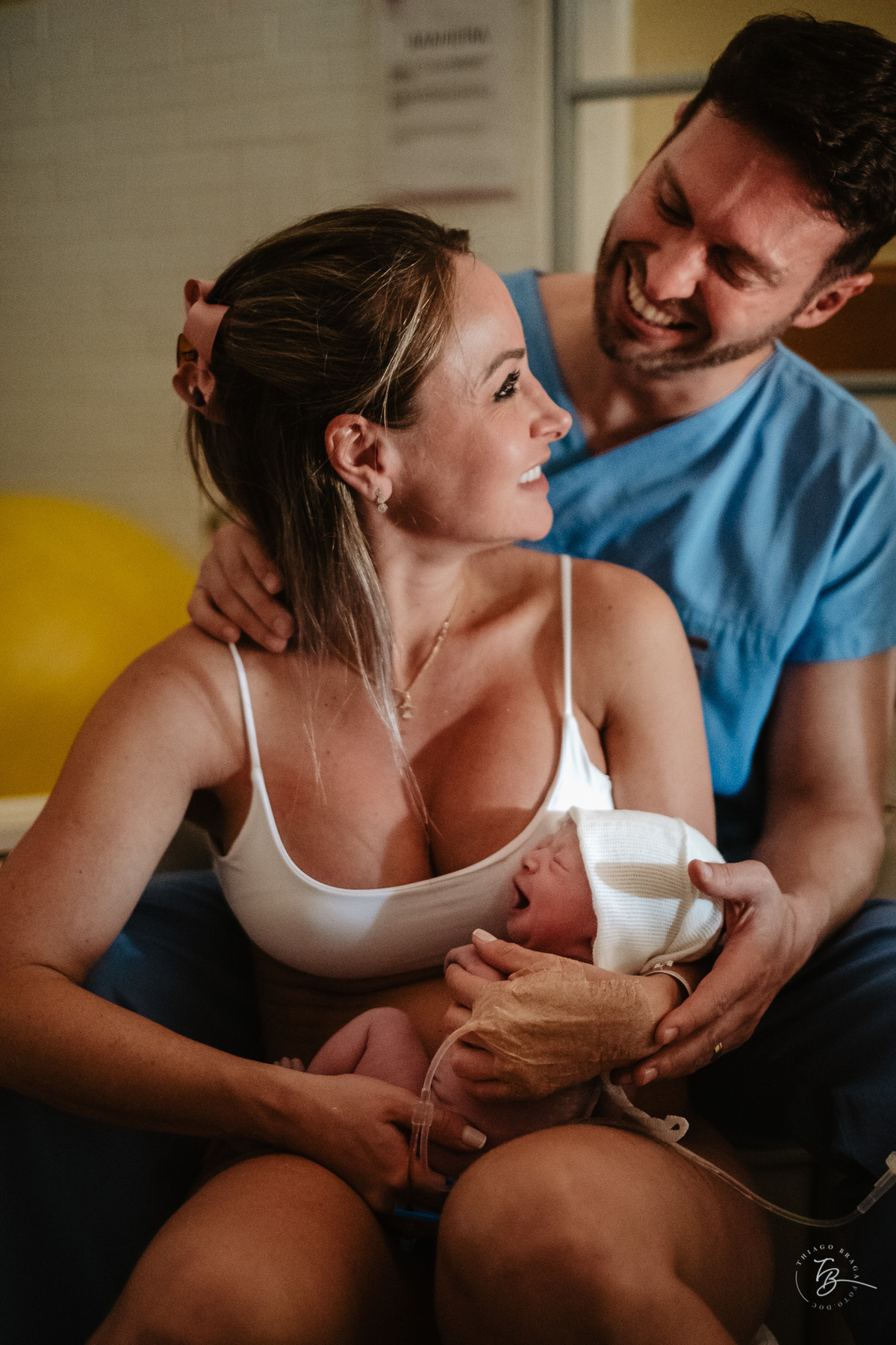 Fotografia de parto normal, na maternidade ilha por Thiago Braga