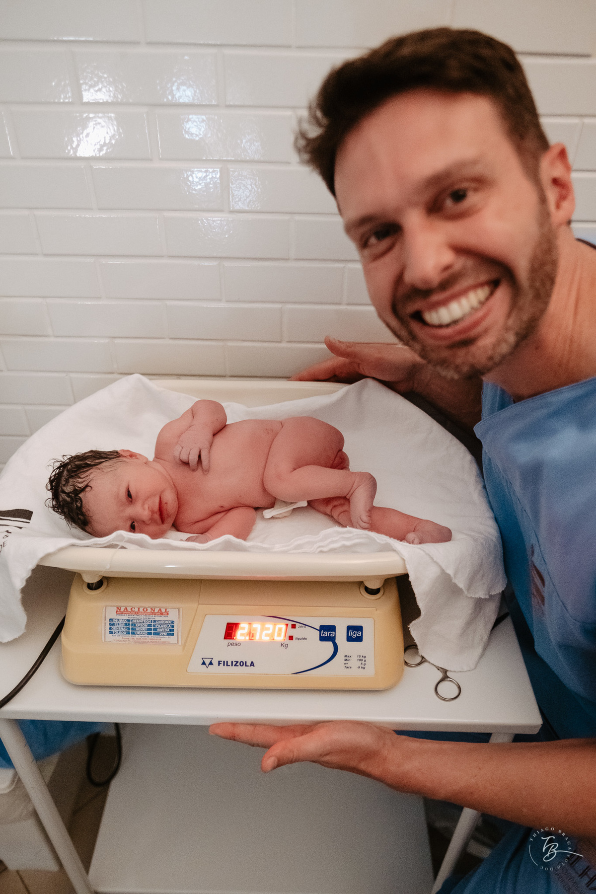 Fotografia de parto normal, na maternidade ilha por Thiago Braga