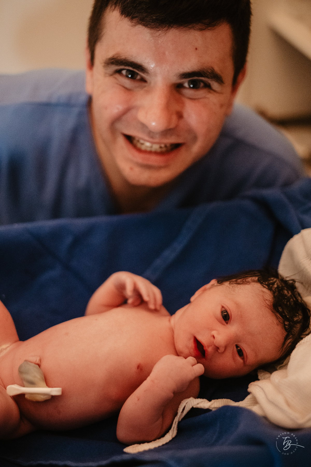 Fotografia de parto normal, na maternidade ilha por Thiago Braga