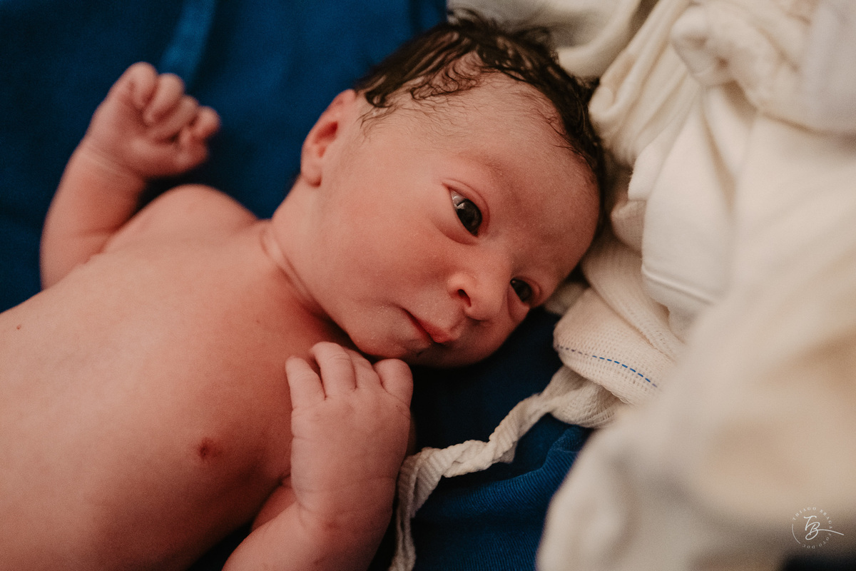 Fotografia de parto normal, na maternidade ilha por Thiago Braga