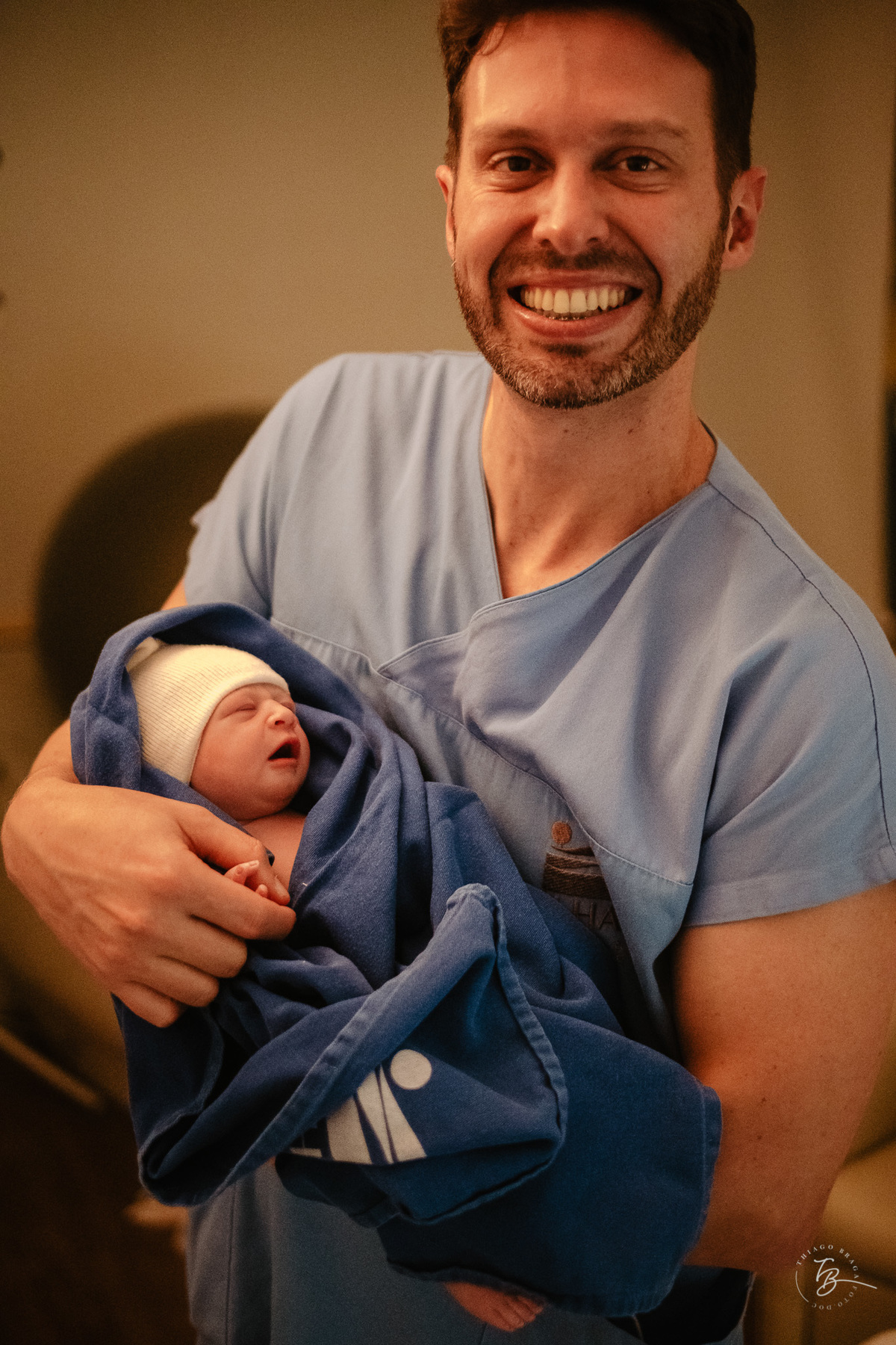 Fotografia de parto normal, na maternidade ilha por Thiago Braga