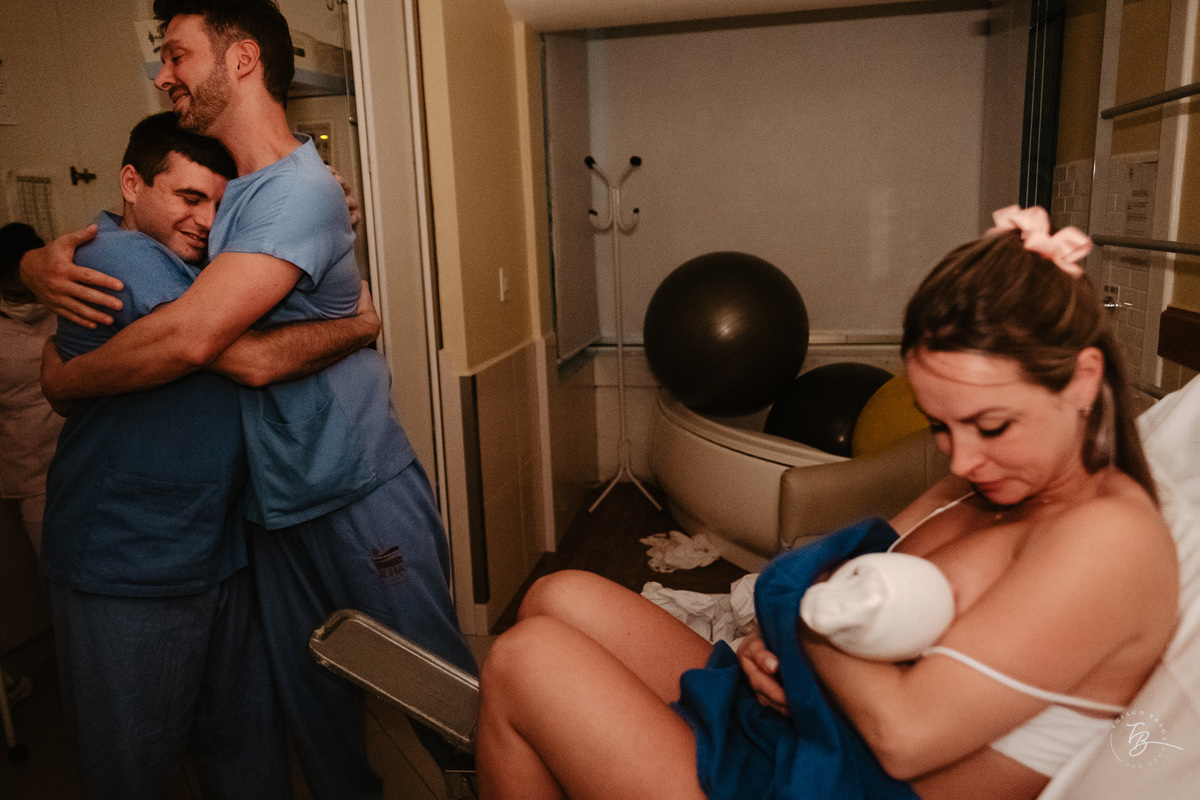 Fotografia de parto normal, na maternidade ilha por Thiago Braga