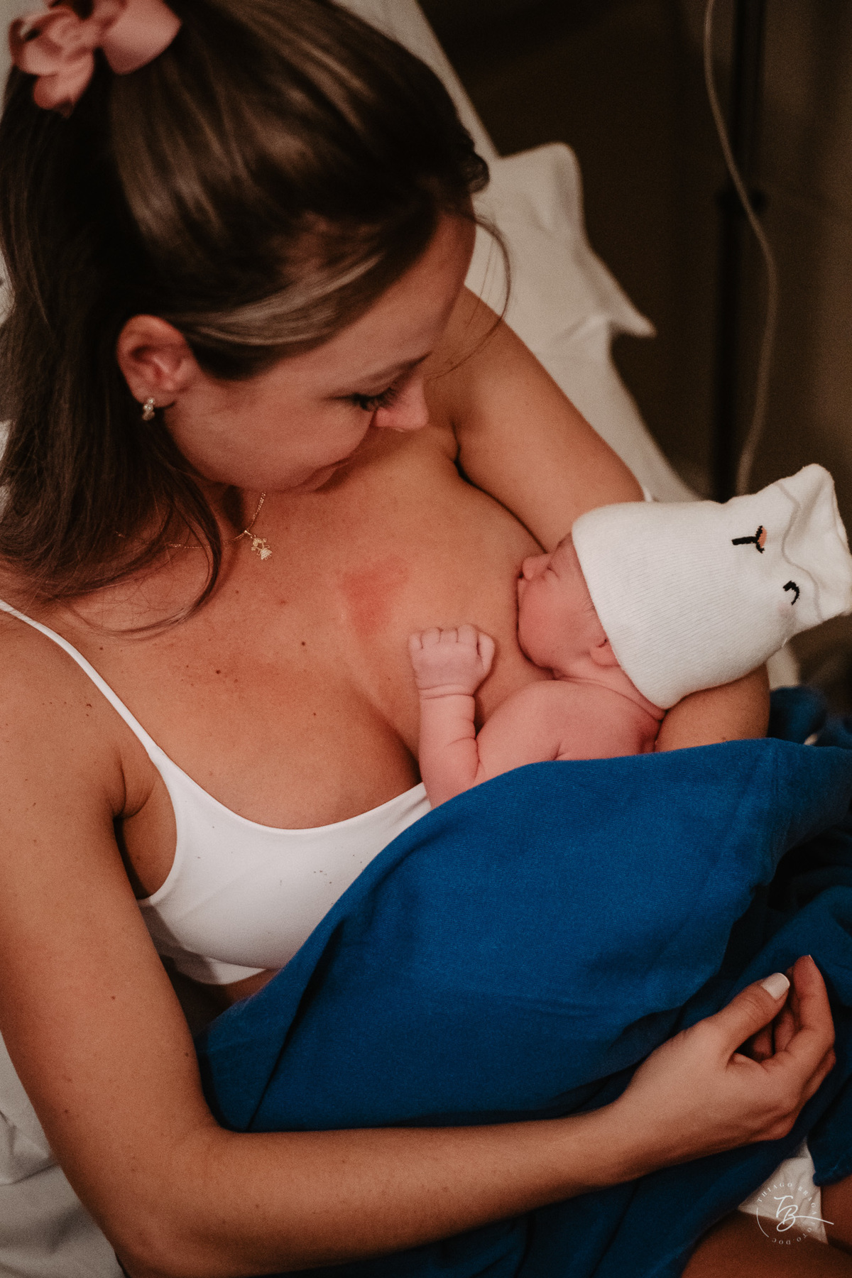 Fotografia de parto normal, na maternidade ilha por Thiago Braga