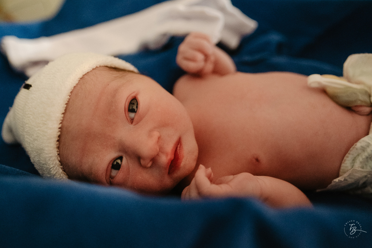 Fotografia de parto normal, na maternidade ilha por Thiago Braga